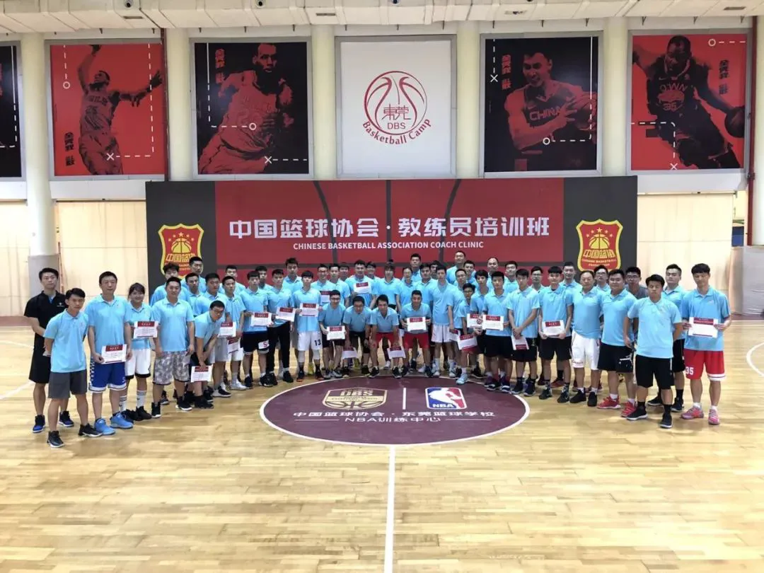 老年人打篮球时应如何进行适当的力量训练?_2